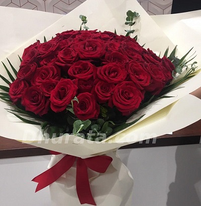 Round bouquet with 50 red roses