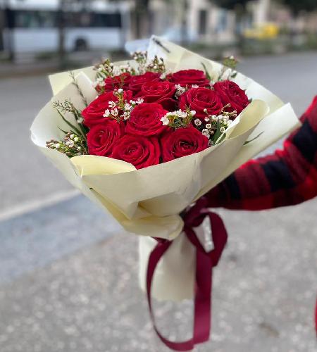 Bouquet of 12 red roses