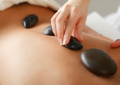 Massage with warm stones (55 min)