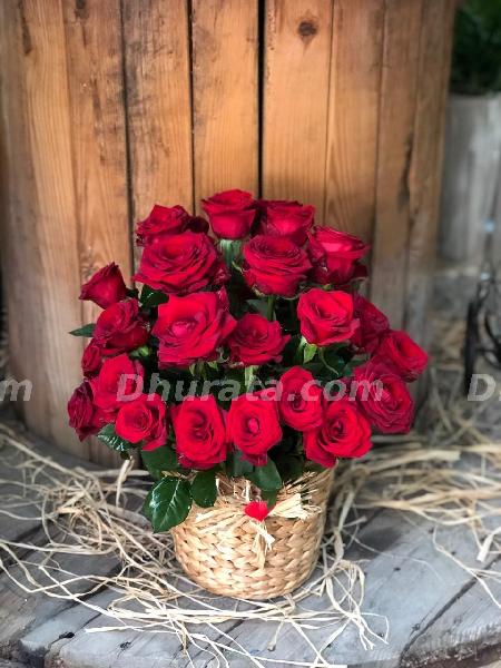 30 red roses composition