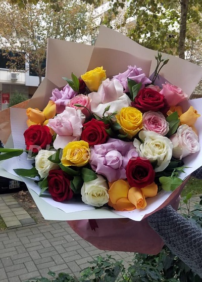 Bouquet of 30 colorful roses
