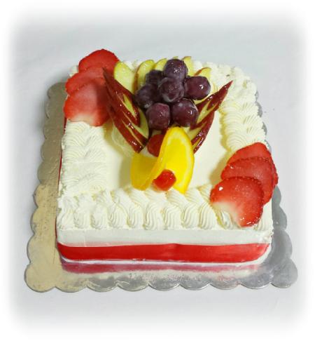 Squared shaped fruits cake